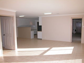 Family to kitchen (2005-06-16)