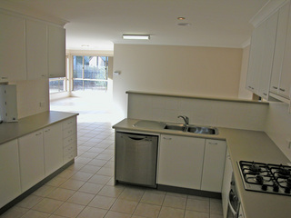 Kitchen to meals,fam (2005-06-16)