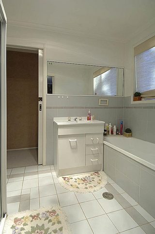 Bathroom (2006-06-29)