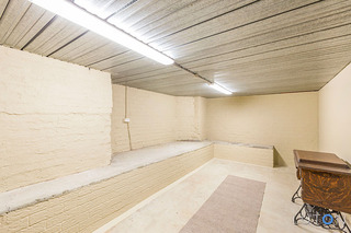 Under house storage (2015-09-24)