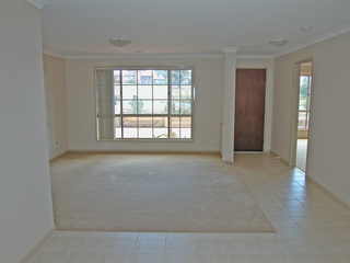 Dining thru lounge (2005-06-16)