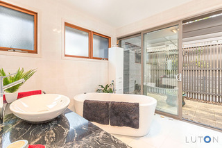 Ensuite to courtyard (2015-08-19)