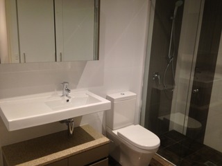 Bathroom (2015-05-01)