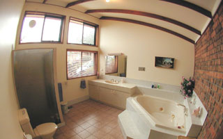 Ensuite (2002-07-17)