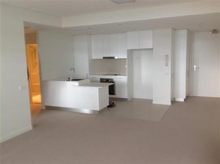 Living Room & Kitchen (2016-08-12)