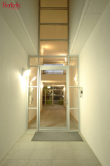 Entrance (2008-11-18)