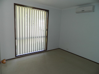 Bedroom 2 (2012-05-02)