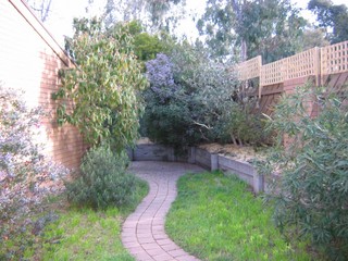 Rear courtyard (2006-08-30)
