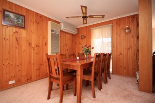 Dining (2010-08-06)