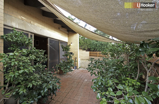 Main Courtyard (2011-05-12)