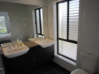 Ensuite (2010-11-23)