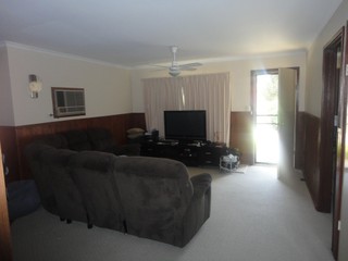 Living Room (2013-04-11)