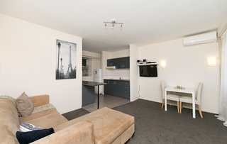 1 Bedroom - McMillan Gardens, Griffith (2014-01-03)