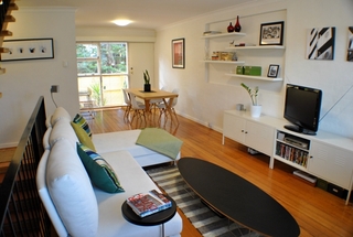 Lounge Room (2014-05-30)