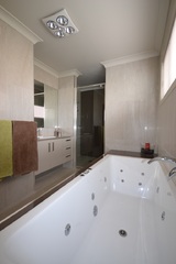 Bathroom (2014-04-29)