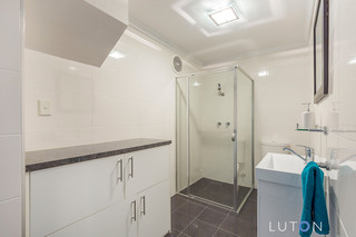 Downstairs Bathroom (2017-11-15)