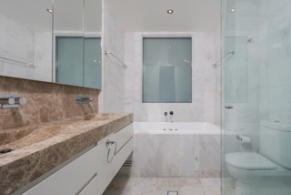 Bathroom (2016-05-13)