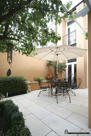 Courtyard (2008-04-09)
