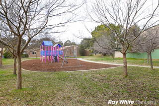 Adjacent playground (2011-08-13)
