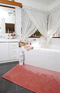 Ensuite (2004-05-19)