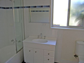 Bathroom (2006-10-06)
