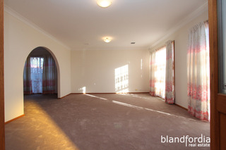 Lounge Room (2012-05-31)