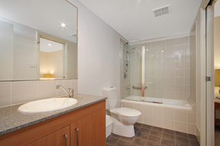 Bathroom (2015-08-05)