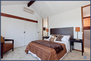 Bedroom 1 (2011-04-11)