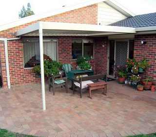 Courtyard (2004-06-09)