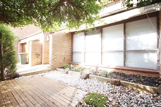Courtyard (2016-06-17)
