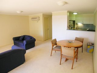 Lounge (2004-11-18)