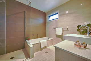 Bathroom (2011-12-08)