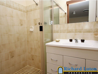 Bathroom (2005-10-07)