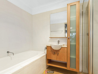 Main Bathroom (2017-10-30)