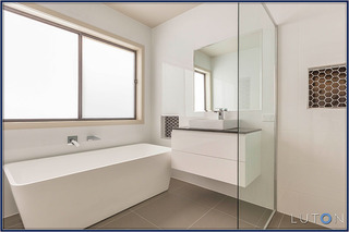 Bathroom (2014-11-21)