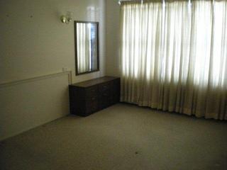Bedroom 1 (2011-06-06)