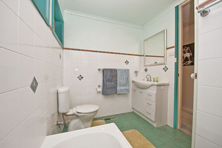 Bathroom (2009-10-01)