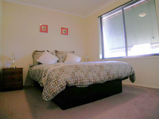 Bed 2 (2006-04-26)