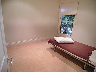 Bed 3 (2006-03-04)