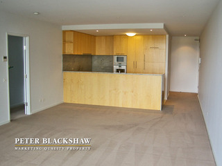 Lounge/Kitchen (2011-08-09)