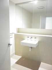 Main bathroom (2012-08-28)