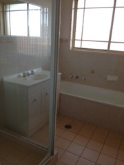 Bathroom (2013-06-11)