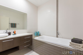 Main Bathroom (2019-03-12)