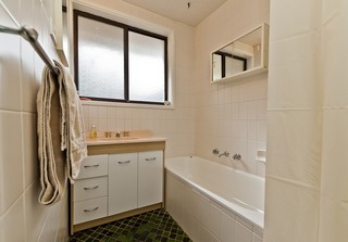 Bathroom (2011-08-18)