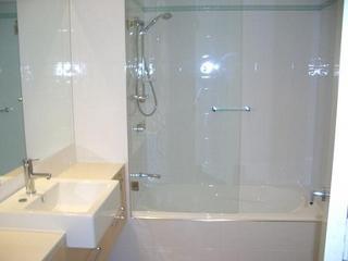 Bathroom (2008-10-01)