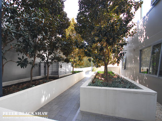 The courtyard walk to the gym (2018-10-04)
