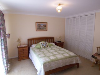 Bed 1 with built-ins (2010-01-10)