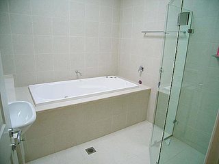 Bathroom (2006-03-04)