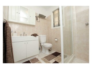 Bathroom (2012-09-20)