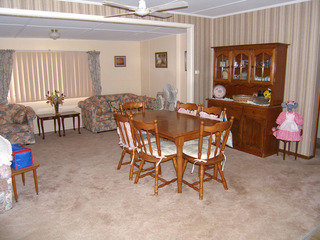 Dining (2006-03-21)